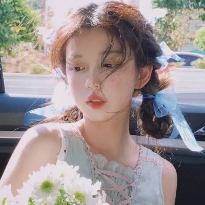 云雾笼罩的山峰